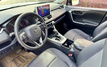 Toyota RAV4, 2021 год, 1 980 000 рублей, 10 фотография