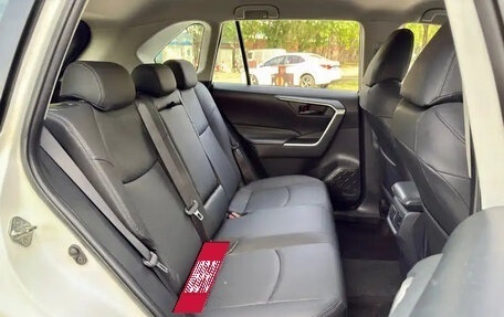 Toyota RAV4, 2021 год, 1 980 000 рублей, 15 фотография