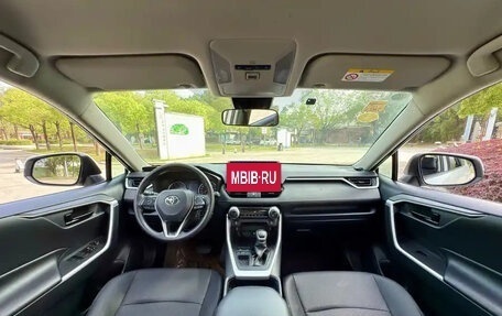 Toyota RAV4, 2021 год, 1 980 000 рублей, 8 фотография