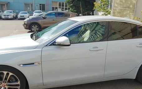 Jaguar XE I рестайлинг, 2015 год, 1 969 000 рублей, 5 фотография