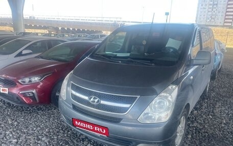 Hyundai Grand Starex Grand Starex I рестайлинг 2, 2011 год, 1 055 000 рублей, 2 фотография