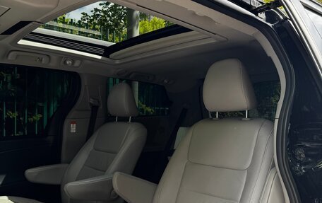 Toyota Sienna III, 2018 год, 3 400 000 рублей, 10 фотография