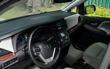 Toyota Sienna III, 2018 год, 3 400 000 рублей, 7 фотография