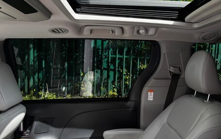 Toyota Sienna III, 2018 год, 3 400 000 рублей, 9 фотография