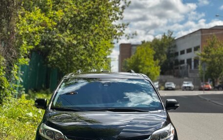 Toyota Sienna III, 2018 год, 3 400 000 рублей, 6 фотография