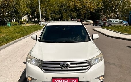 Toyota Highlander III, 2013 год, 1 950 000 рублей, 1 фотография