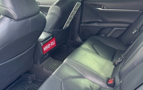 Toyota Camry, 2019 год, 2 400 000 рублей, 17 фотография