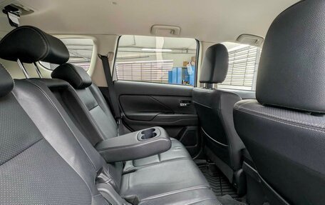 Mitsubishi Outlander III рестайлинг 3, 2018 год, 2 279 000 рублей, 14 фотография