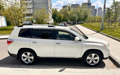 Toyota Highlander III, 2013 год, 1 950 000 рублей, 2 фотография