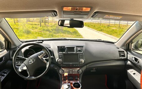 Toyota Highlander III, 2013 год, 1 950 000 рублей, 6 фотография