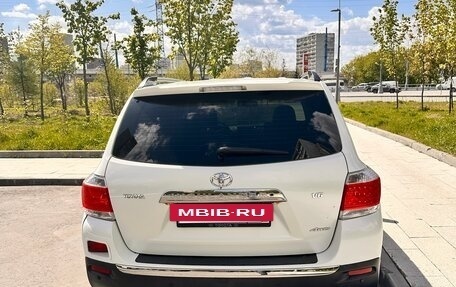 Toyota Highlander III, 2013 год, 1 950 000 рублей, 3 фотография