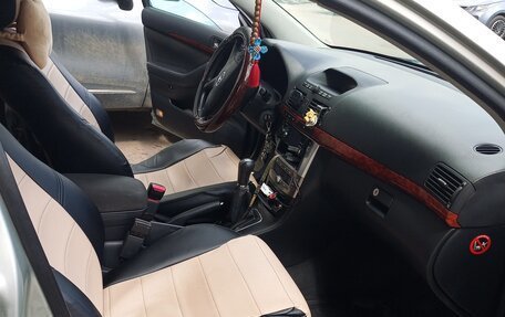 Toyota Avensis III рестайлинг, 2004 год, 780 000 рублей, 2 фотография