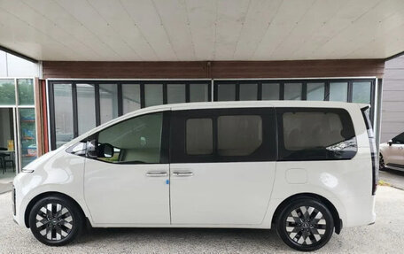 Hyundai Staria, 2022 год, 3 450 000 рублей, 7 фотография