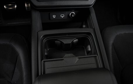 Land Rover Defender II, 2023 год, 17 500 000 рублей, 24 фотография
