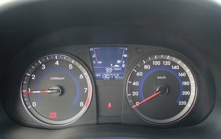 Hyundai Solaris II рестайлинг, 2011 год, 680 000 рублей, 13 фотография