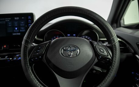 Toyota C-HR I рестайлинг, 2020 год, 2 230 000 рублей, 9 фотография