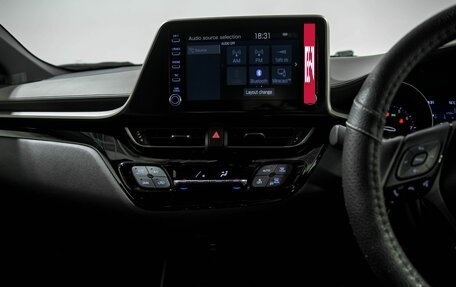 Toyota C-HR I рестайлинг, 2020 год, 2 230 000 рублей, 12 фотография