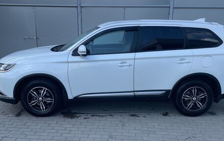 Mitsubishi Outlander III рестайлинг 3, 2018 год, 1 800 000 рублей, 1 фотография