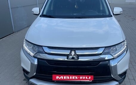 Mitsubishi Outlander III рестайлинг 3, 2018 год, 1 800 000 рублей, 2 фотография