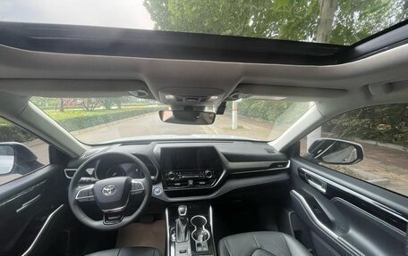 Toyota Highlander, 2022 год, 4 365 000 рублей, 8 фотография