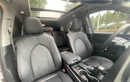 Toyota Highlander, 2022 год, 4 365 000 рублей, 13 фотография