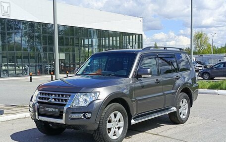 Mitsubishi Pajero IV, 2015 год, 2 282 000 рублей, 1 фотография