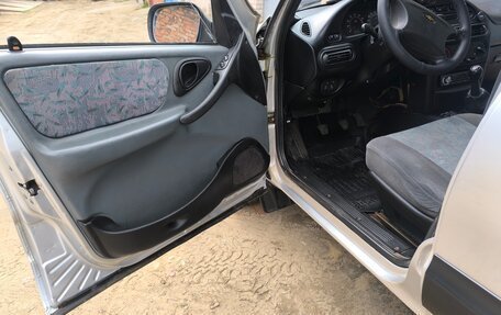 Chevrolet Niva I рестайлинг, 2004 год, 300 000 рублей, 18 фотография
