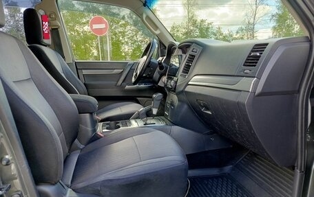 Mitsubishi Pajero IV, 2015 год, 2 282 000 рублей, 13 фотография
