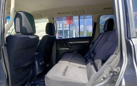 Mitsubishi Pajero IV, 2015 год, 2 282 000 рублей, 15 фотография