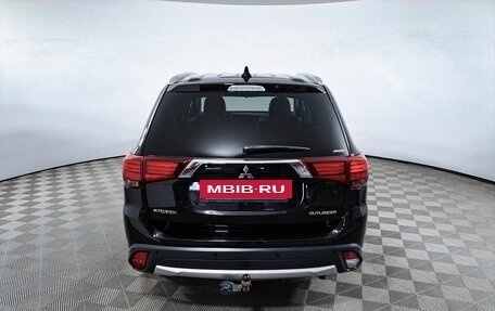 Mitsubishi Outlander III рестайлинг 3, 2017 год, 1 998 000 рублей, 7 фотография