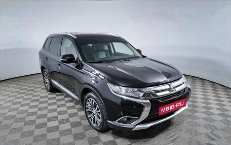 Mitsubishi Outlander III рестайлинг 3, 2017 год, 1 998 000 рублей, 3 фотография