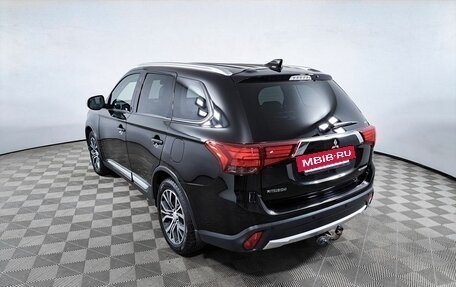 Mitsubishi Outlander III рестайлинг 3, 2017 год, 1 998 000 рублей, 8 фотография