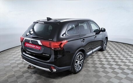 Mitsubishi Outlander III рестайлинг 3, 2017 год, 1 998 000 рублей, 6 фотография