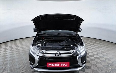 Mitsubishi Outlander III рестайлинг 3, 2017 год, 1 998 000 рублей, 11 фотография