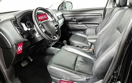 Mitsubishi Outlander III рестайлинг 3, 2017 год, 1 998 000 рублей, 20 фотография
