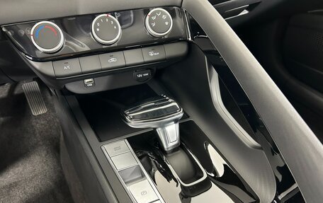 Hyundai Elantra, 2024 год, 2 470 000 рублей, 13 фотография