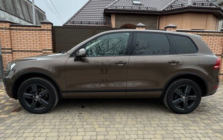 Volkswagen Touareg III, 2011 год, 1 950 000 рублей, 10 фотография