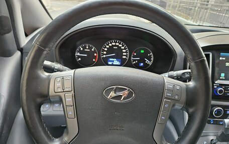 Hyundai Grand Starex Grand Starex I рестайлинг 2, 2021 год, 2 800 000 рублей, 14 фотография