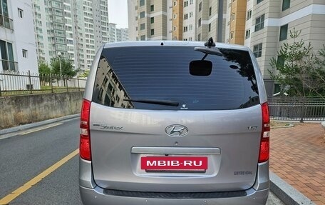 Hyundai Grand Starex Grand Starex I рестайлинг 2, 2021 год, 2 800 000 рублей, 4 фотография