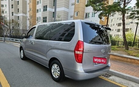 Hyundai Grand Starex Grand Starex I рестайлинг 2, 2021 год, 2 800 000 рублей, 3 фотография