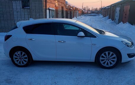 Opel Astra J, 2013 год, 800 000 рублей, 2 фотография