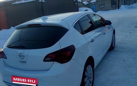 Opel Astra J, 2013 год, 800 000 рублей, 3 фотография
