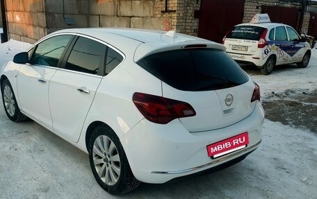 Opel Astra J, 2013 год, 800 000 рублей, 17 фотография