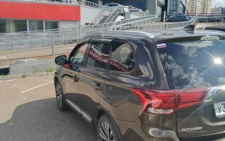 Mitsubishi Outlander III рестайлинг 3, 2020 год, 2 200 000 рублей, 7 фотография