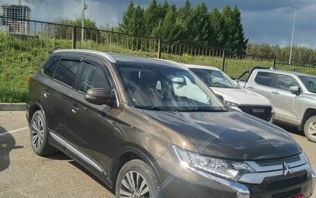 Mitsubishi Outlander III рестайлинг 3, 2020 год, 2 200 000 рублей, 3 фотография