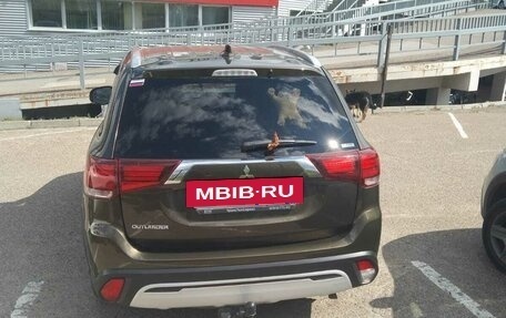Mitsubishi Outlander III рестайлинг 3, 2020 год, 2 200 000 рублей, 5 фотография