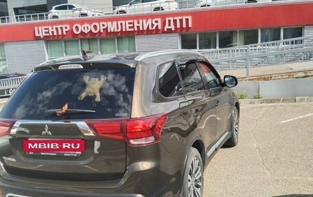 Mitsubishi Outlander III рестайлинг 3, 2020 год, 2 200 000 рублей, 8 фотография