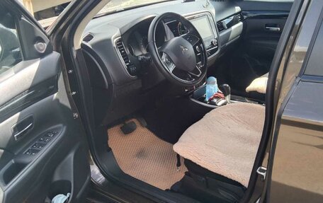 Mitsubishi Outlander III рестайлинг 3, 2020 год, 2 200 000 рублей, 12 фотография