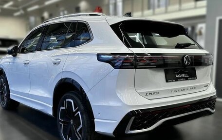 Volkswagen Tiguan, 2024 год, 4 817 000 рублей, 4 фотография