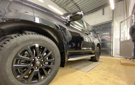 Toyota Land Cruiser Prado 150 рестайлинг 2, 2016 год, 4 299 999 рублей, 34 фотография